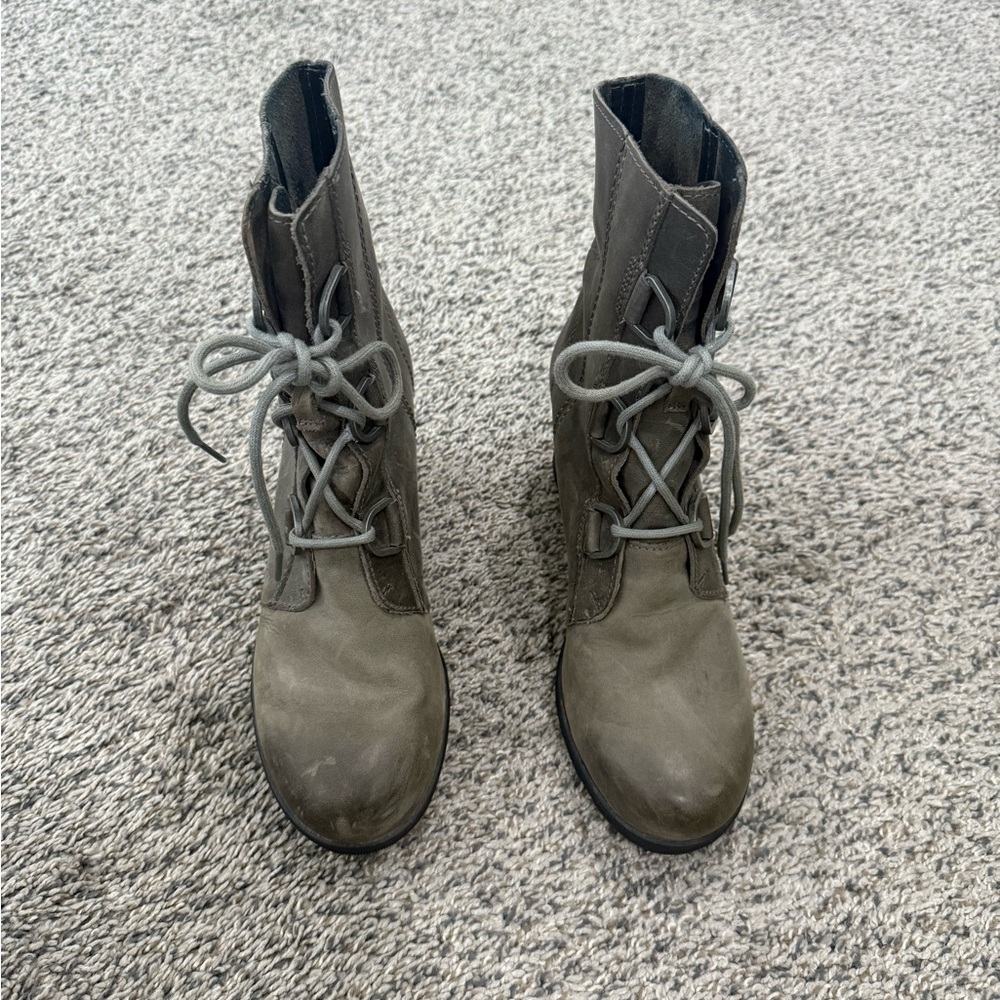 Sorel Women’s Joan of Arctic Wedge II Grey Waterproof Bootie Sz 9